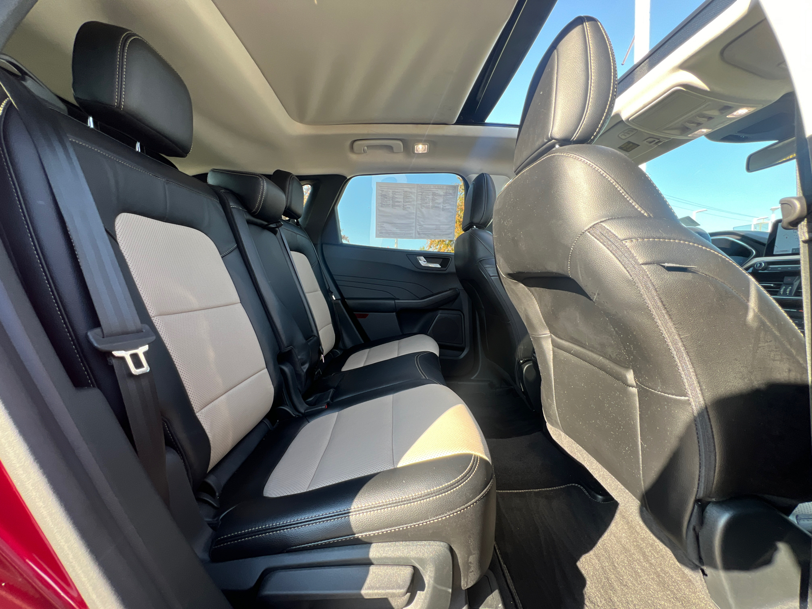 2021 Ford Escape Titanium Hybrid 38