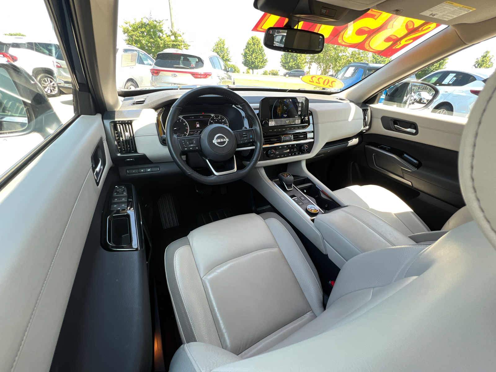 2022 Nissan Pathfinder SL 31