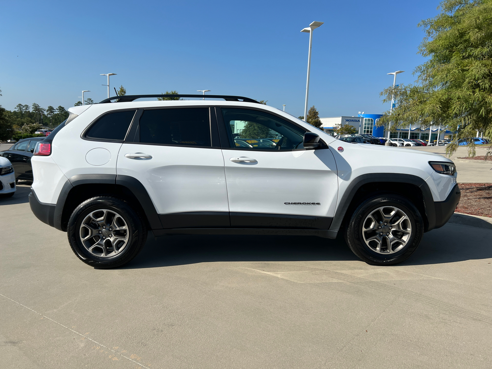 2022 Jeep Cherokee Trailhawk 9