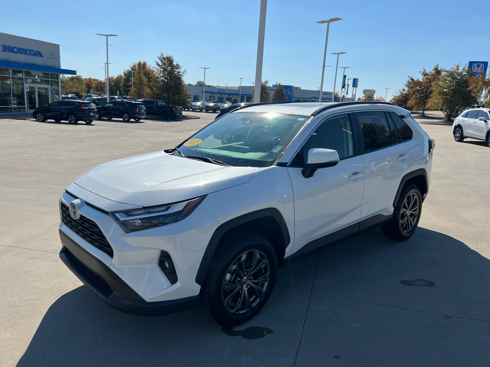 2022 Toyota RAV4 Hybrid XLE Premium 3