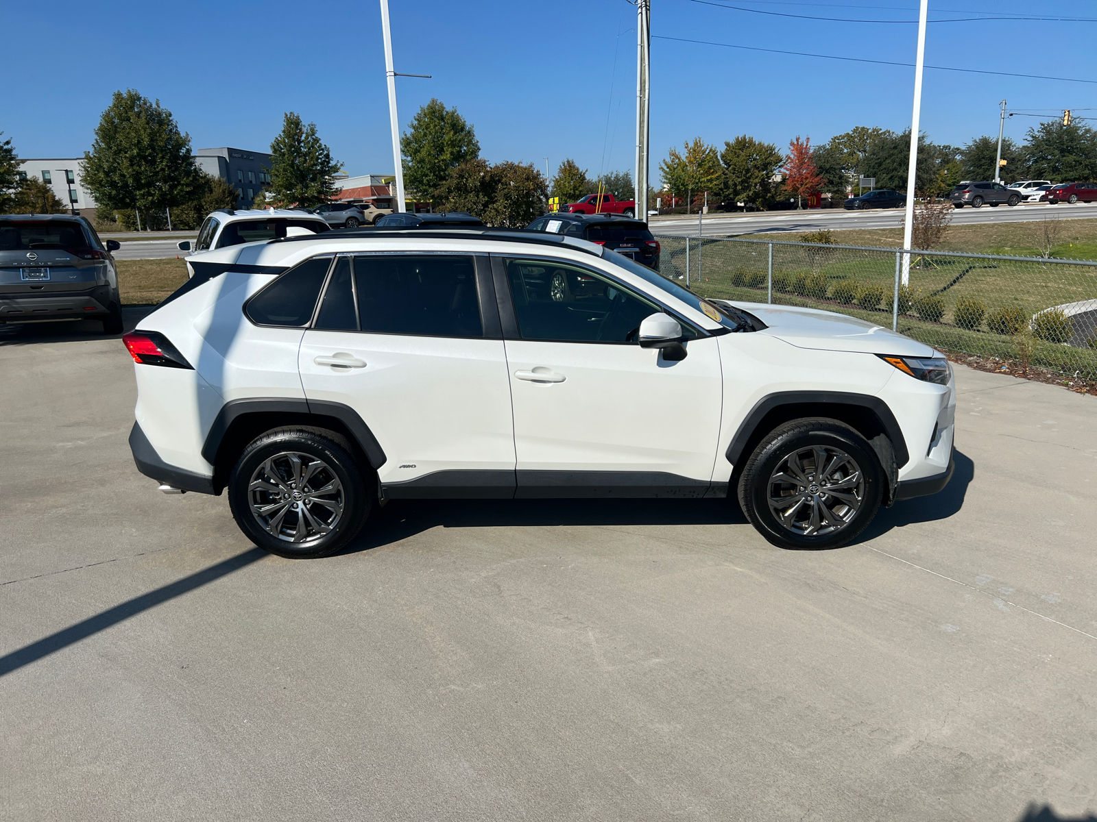 2022 Toyota RAV4 Hybrid XLE Premium 8