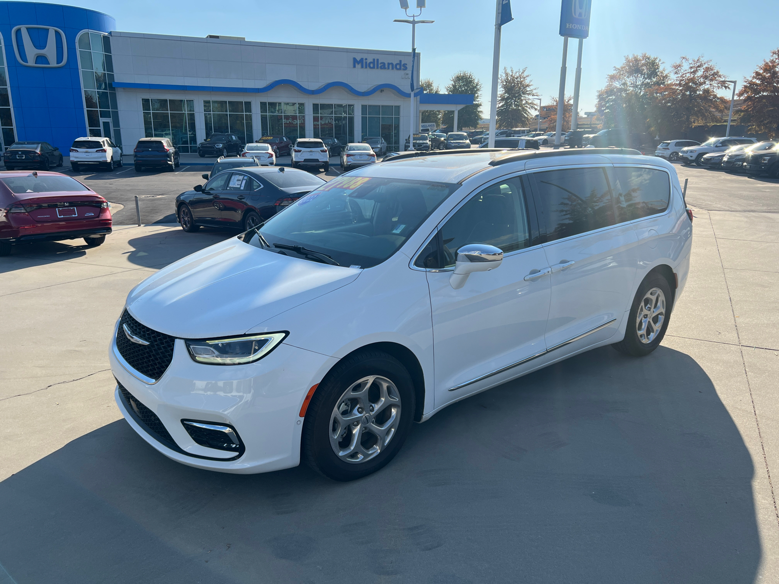 2022 Chrysler Pacifica Limited 3