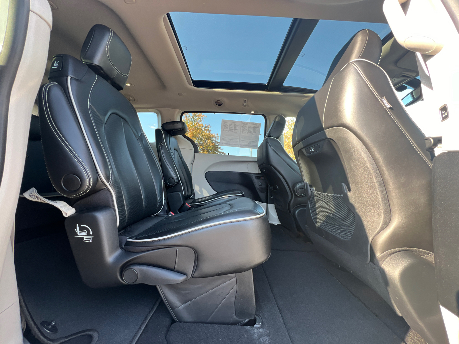 2022 Chrysler Pacifica Limited 35