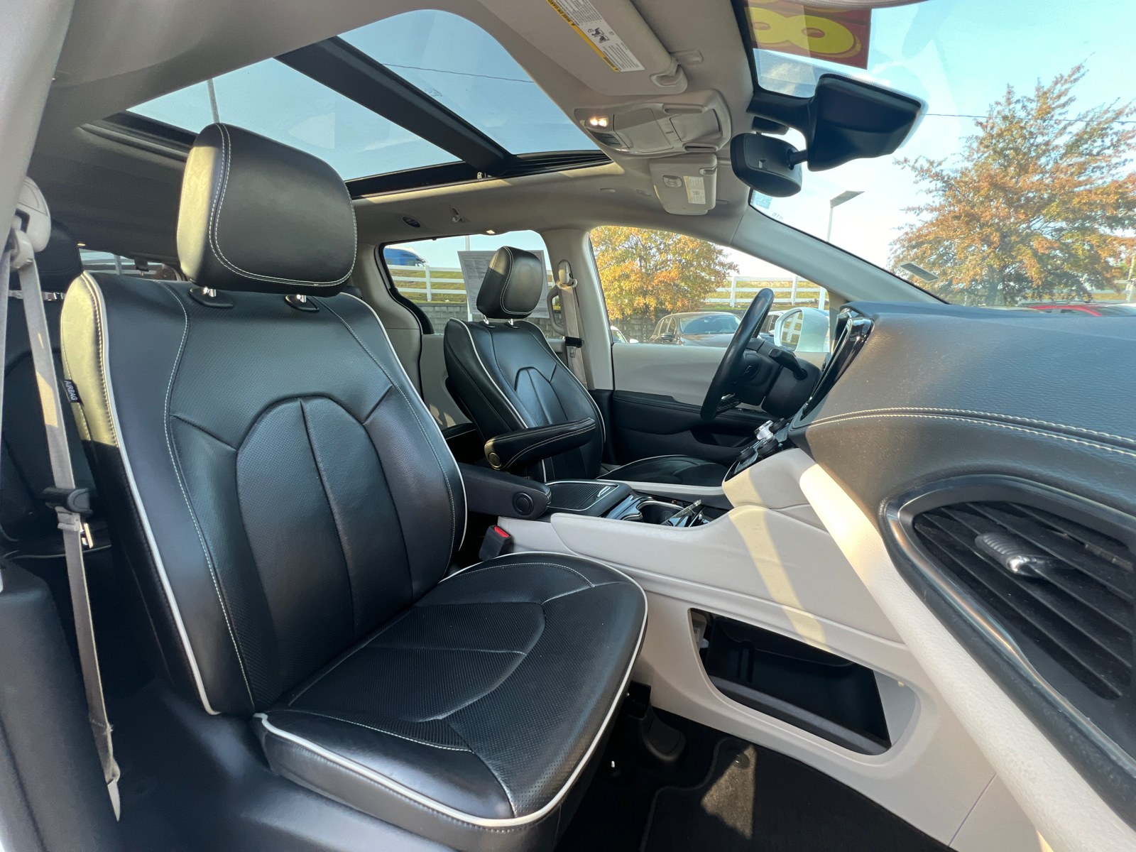 2022 Chrysler Pacifica Limited 38