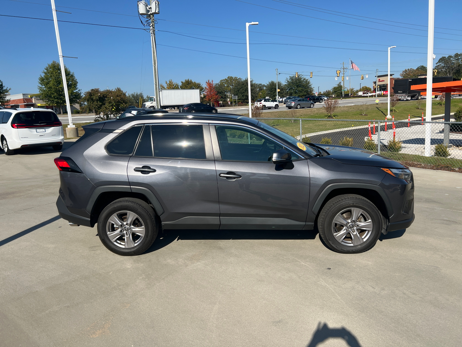 2022 Toyota RAV4 XLE 8