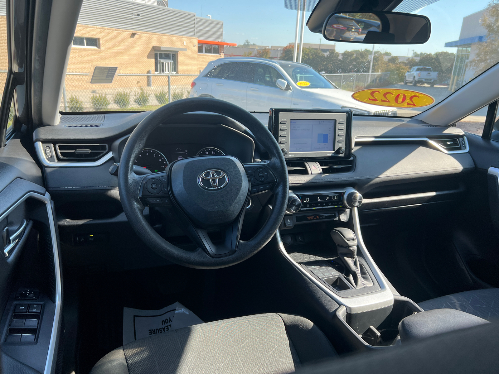 2022 Toyota RAV4 XLE 24