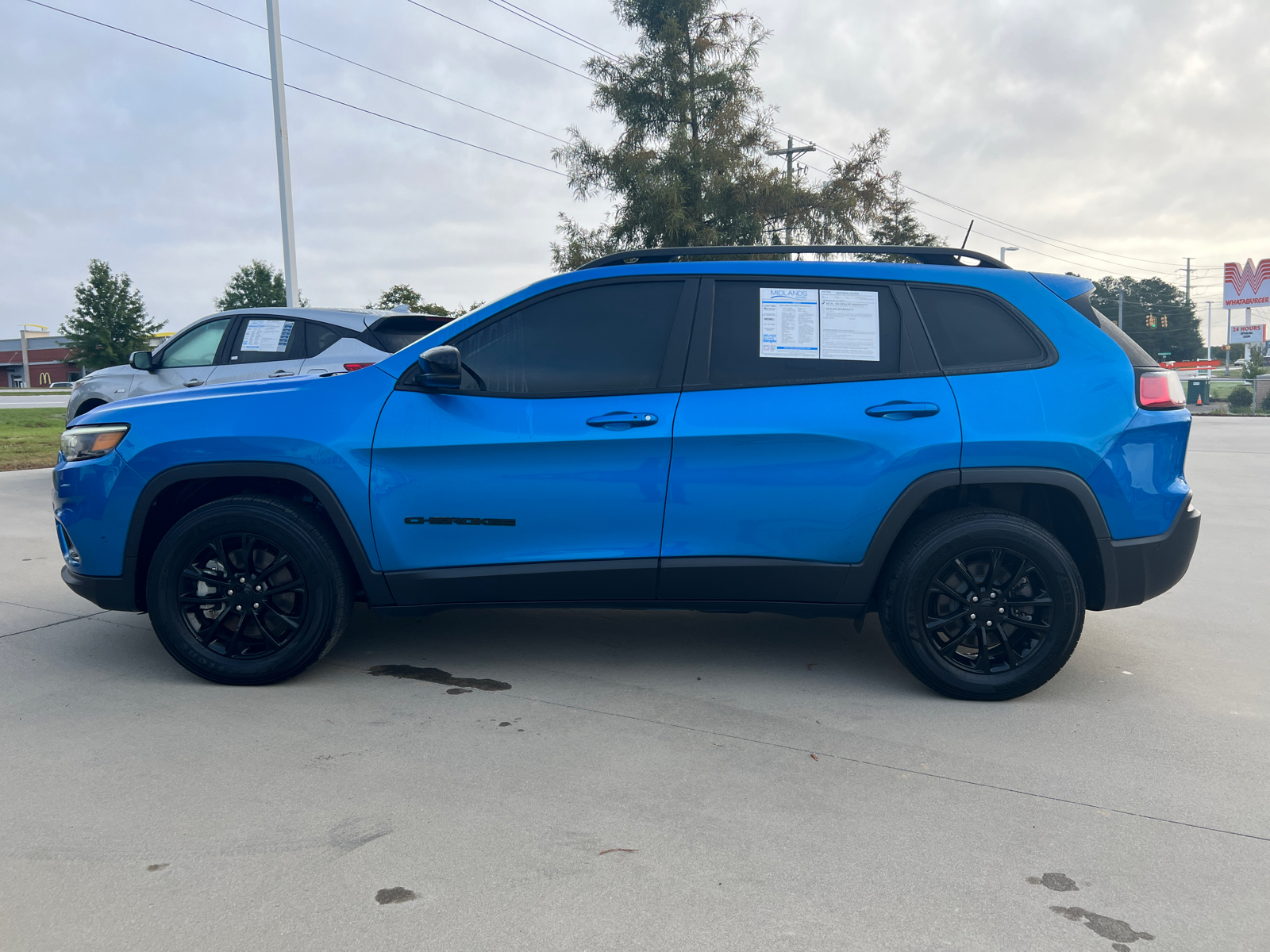 2023 Jeep Cherokee Altitude 4