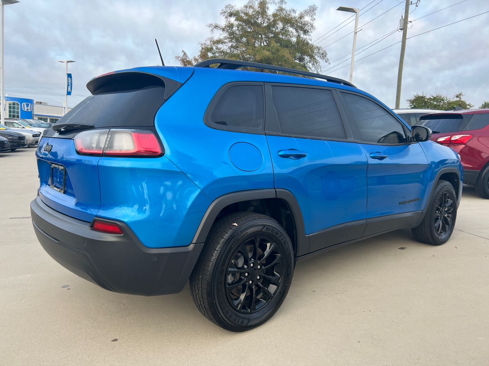 2023 Jeep Cherokee Altitude 7