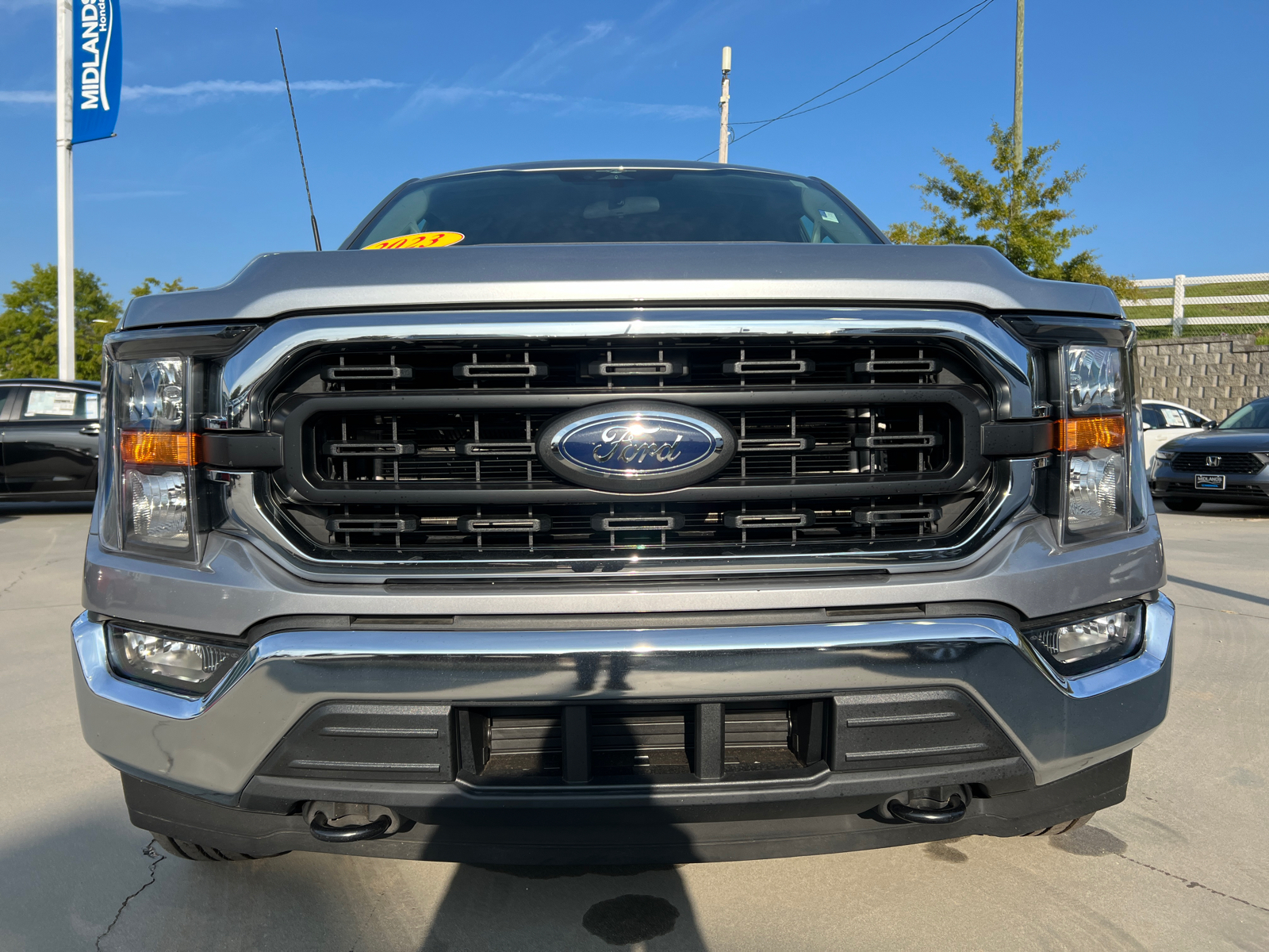 2023 Ford F-150 XLT 2