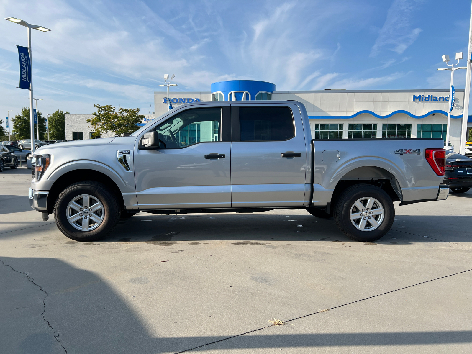 2023 Ford F-150 XLT 4