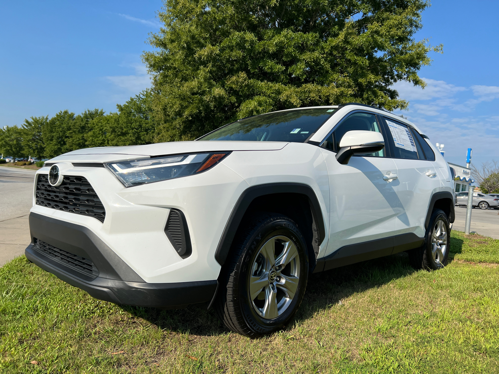 2023 Toyota RAV4 XLE 3