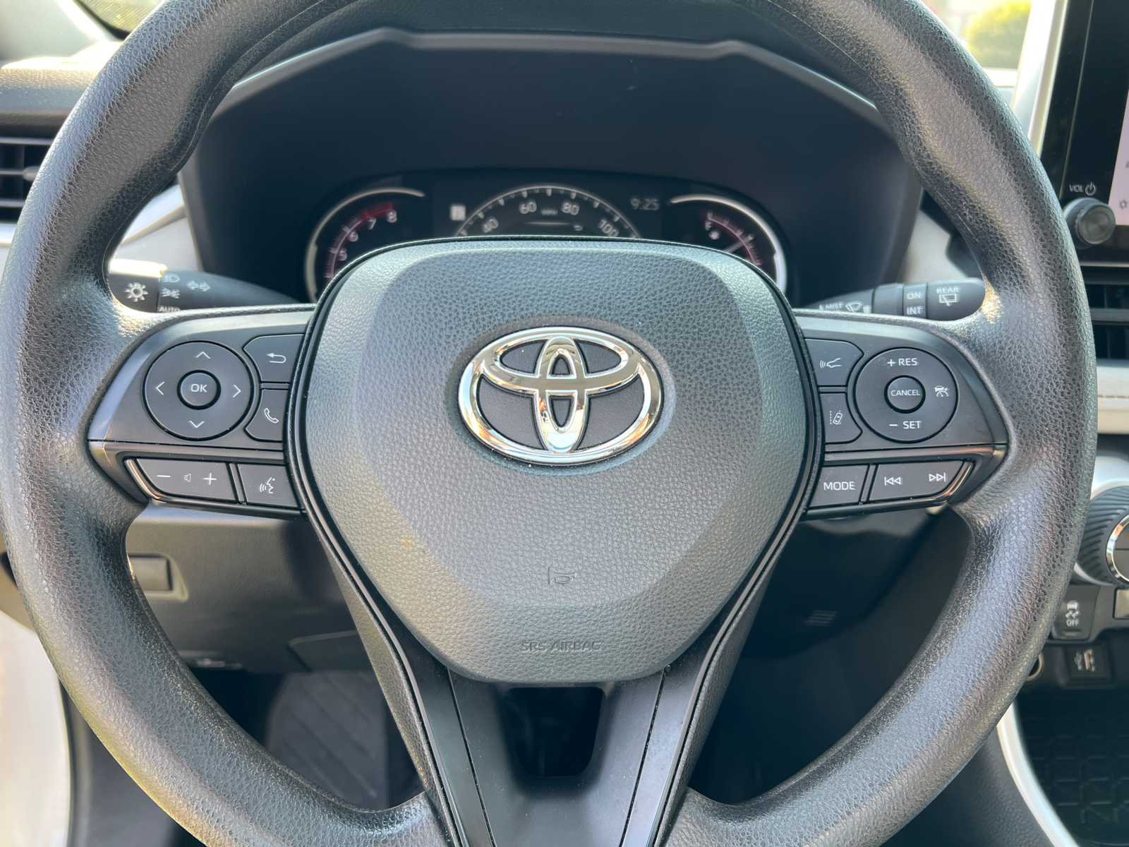 2023 Toyota RAV4 XLE 17