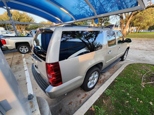 2008 Chevrolet Suburban LTZ 4