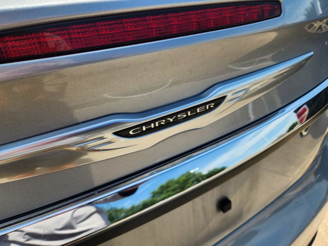 2014 Chrysler 200 S 9