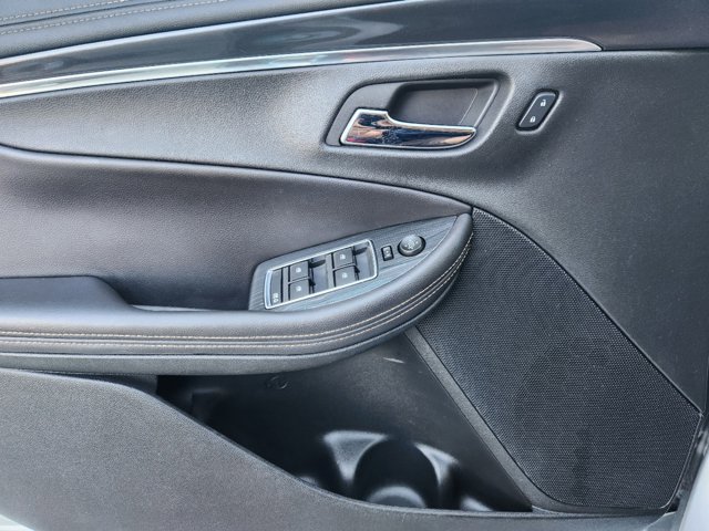 2016 Chevrolet Impala LT 26