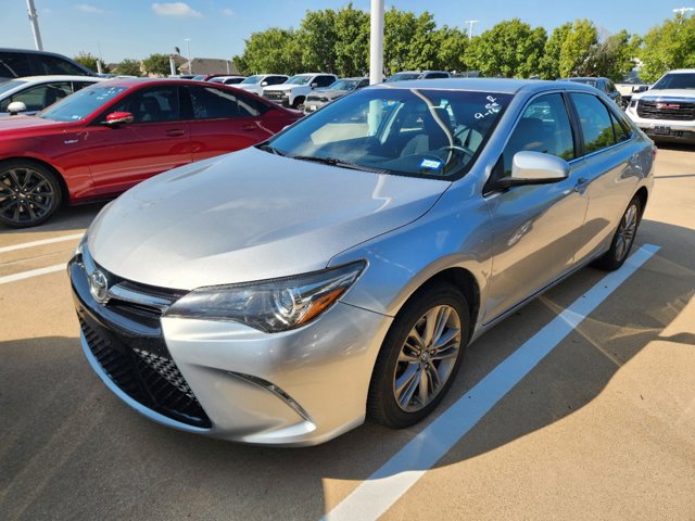 2017 Toyota Camry SE 2