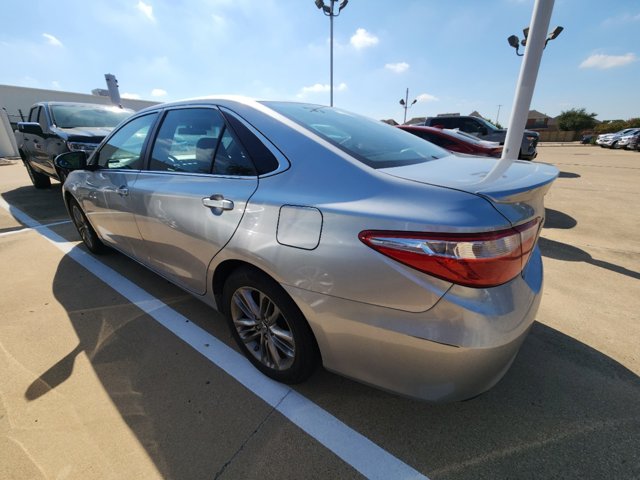 2017 Toyota Camry SE 3