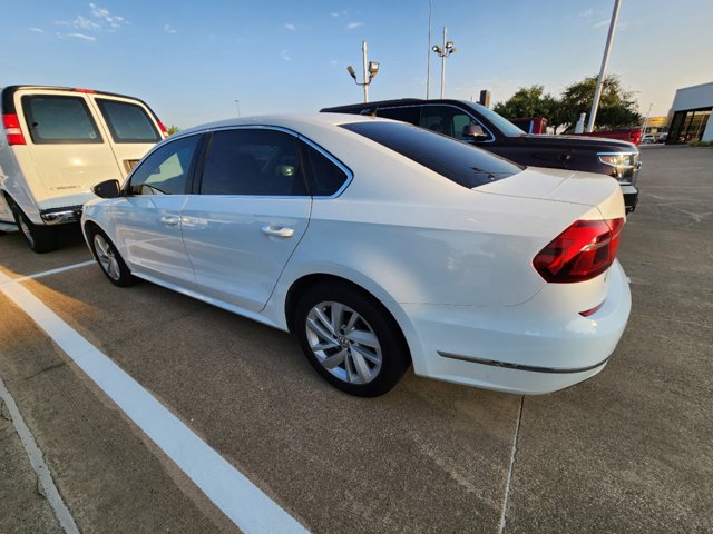 2018 Volkswagen Passat 2.0T SE 3