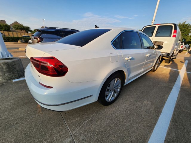 2018 Volkswagen Passat 2.0T SE 4