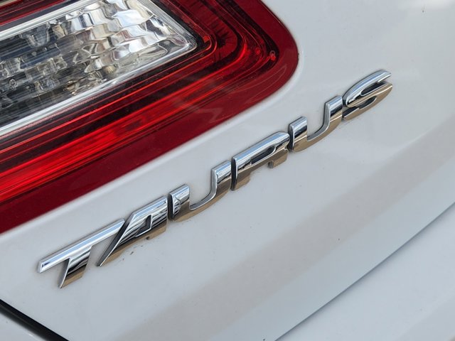 2018 Ford Taurus SEL 8