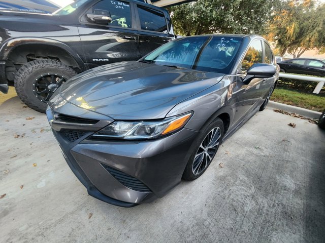 2018 Toyota Camry SE 2