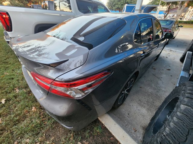 2018 Toyota Camry SE 3