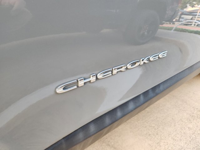 2019 Jeep Cherokee Latitude Plus 8