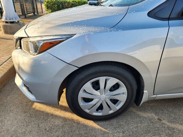 2020 Nissan Versa S 7