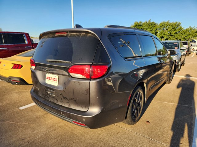 2020 Chrysler Pacifica Touring L 4