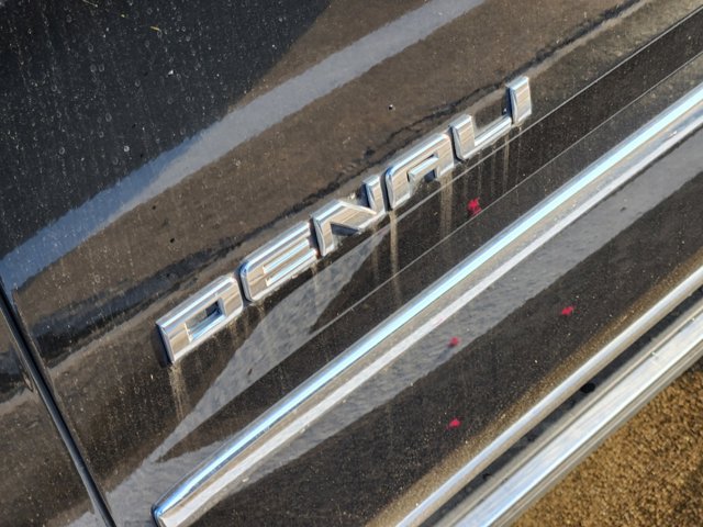 2020 GMC Yukon XL Denali 10