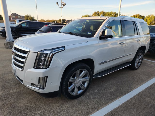 2020 Cadillac Escalade Luxury 2