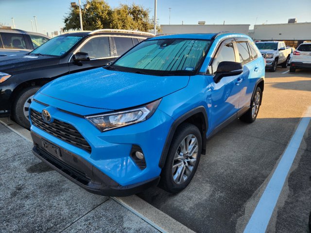 2020 Toyota RAV4 XLE Premium 3