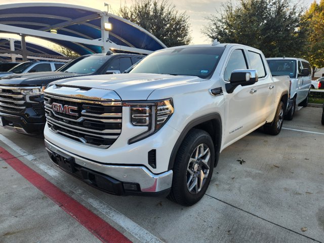 2022 GMC Sierra 1500 SLT 2