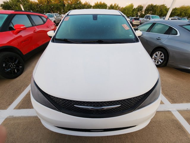 2022 Chrysler Voyager LX 2