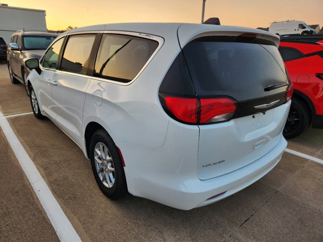 2022 Chrysler Voyager LX 6