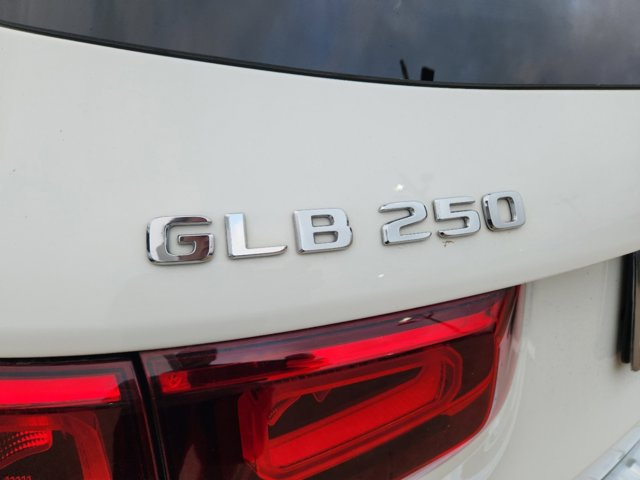 2022 Mercedes-Benz GLB GLB 250 8