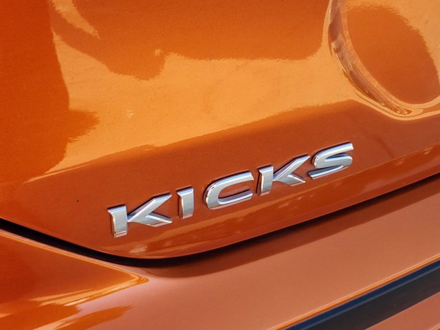 2023 Nissan Kicks SR 8