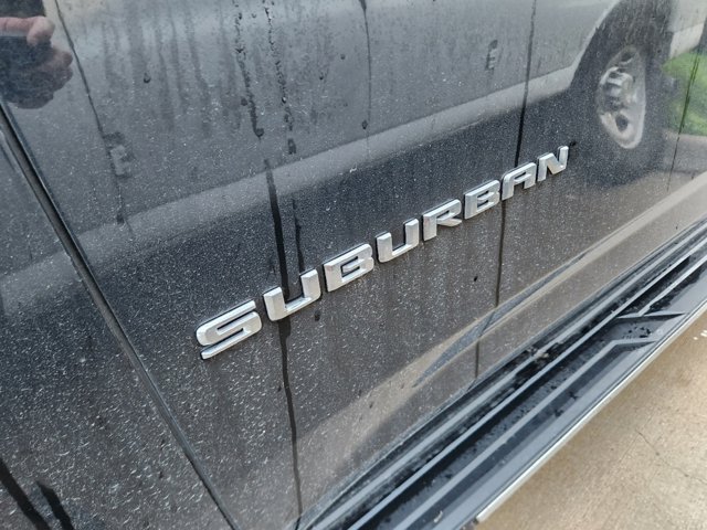 2023 Chevrolet Suburban LT 8