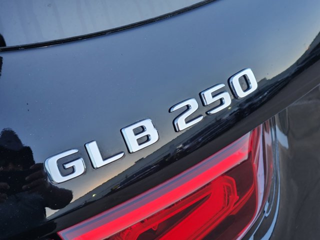 2023 Mercedes-Benz GLB GLB 250 8