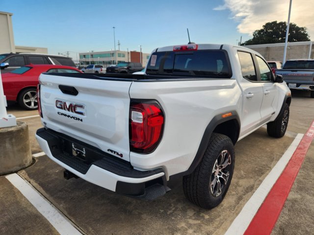 2024 GMC Canyon 4WD AT4 4