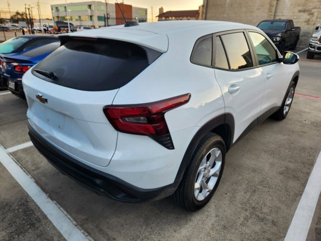 2024 Chevrolet Trax LS 4