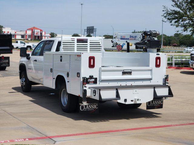 2024 Chevrolet Silverado 3500HD CC Work Truck 2