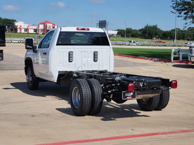 2024 Chevrolet Silverado 3500HD CC Work Truck 2