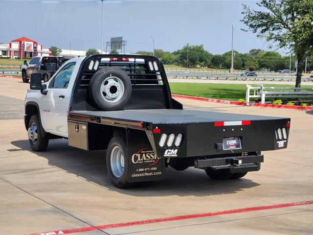 2024 Chevrolet Silverado 3500HD CC Work Truck 2