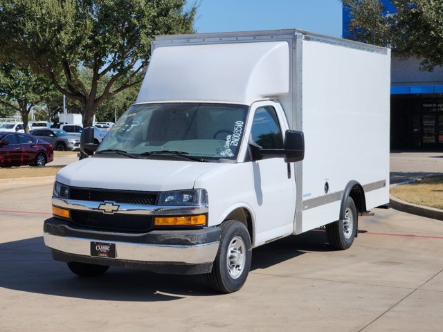 2024 Chevrolet Express Commercial Cutaway  9