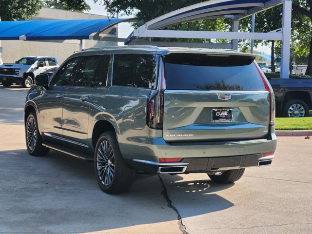 2024 Cadillac Escalade ESV 4WD Luxury 2