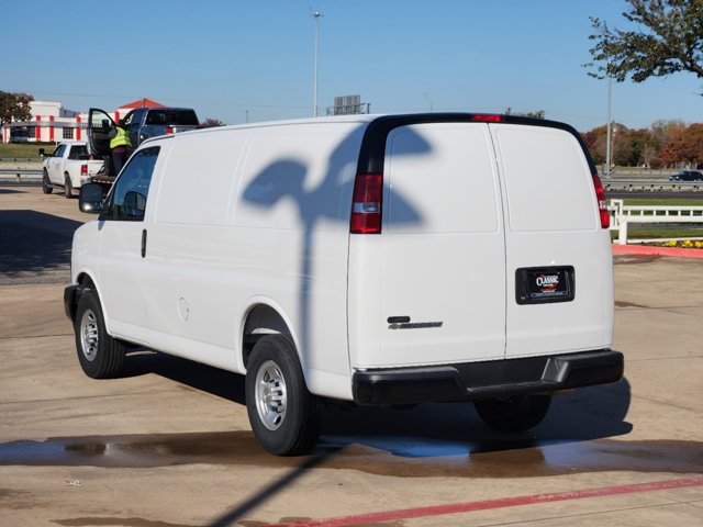 2025 Chevrolet Express Cargo Van  3