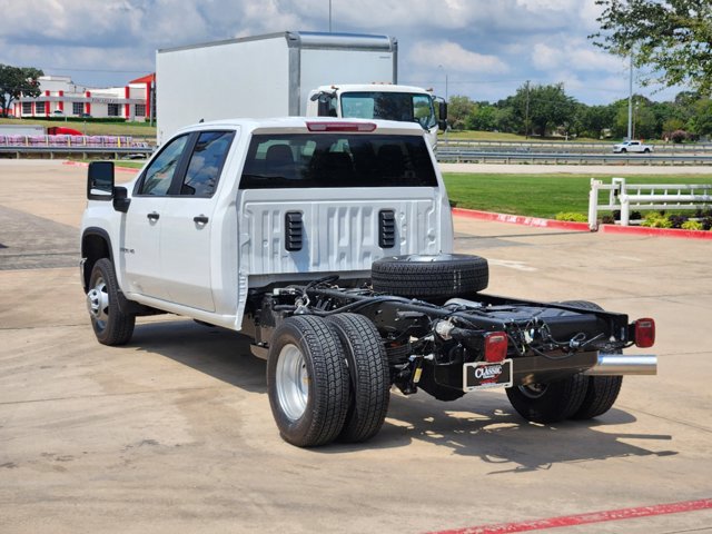 2025 Chevrolet Silverado 3500HD CC Work Truck 2