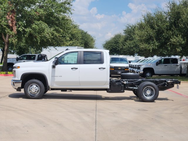 2025 Chevrolet Silverado 3500HD CC Work Truck 10