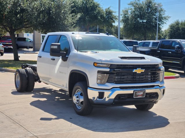 2025 Chevrolet Silverado 3500HD CC Work Truck 2